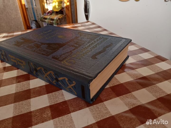 Книга У.Коллинз Лунный камень