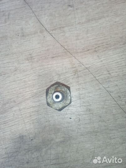 Датчик давления масла Nissan Navara D40