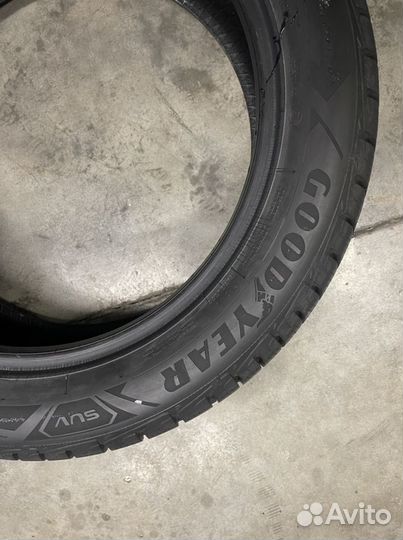 Goodyear UltraGrip Performance 215/55 R18