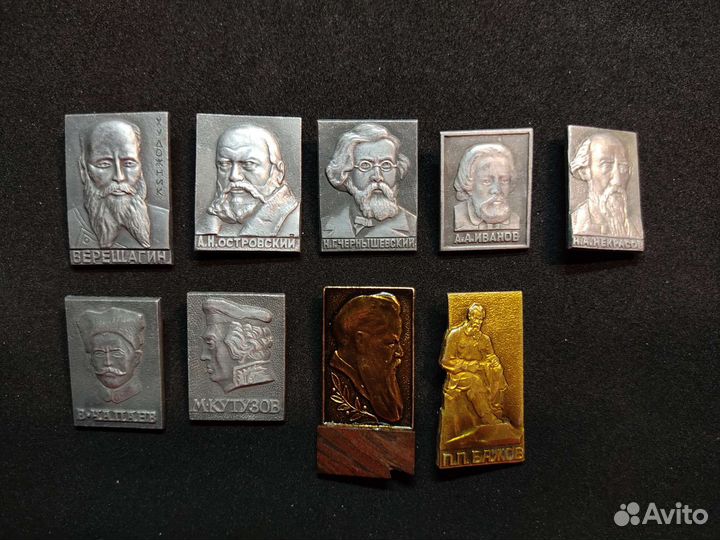 Значки с портретами известных людей