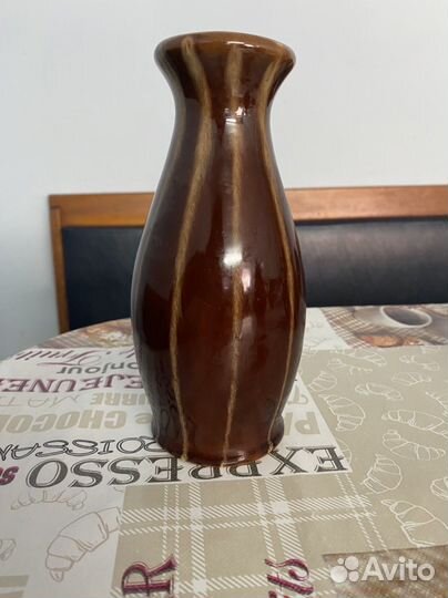 Глиняные кружки, кувшин, ваза