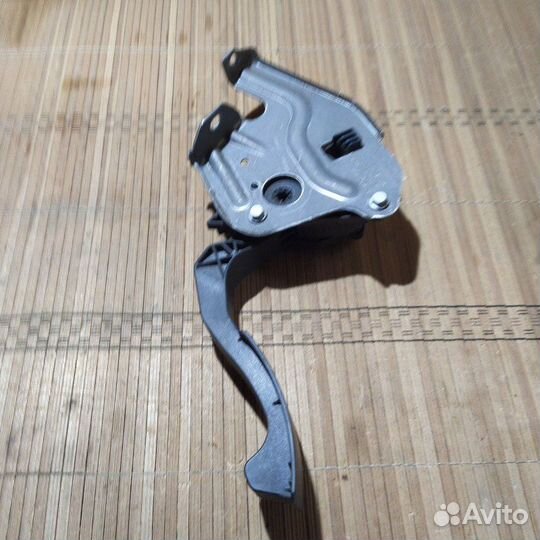 Педаль газа Renault Logan 2 седан 1.6 2018