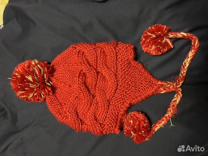 Шапки ушанки с косичками и пумпонами