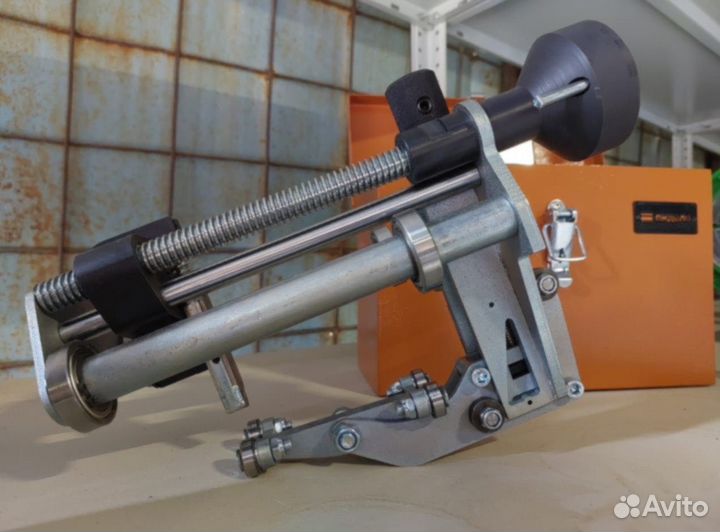 Устройство для снятия оксидного слоя