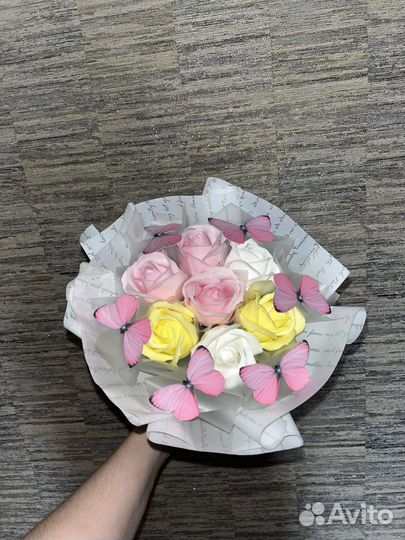 Букет из мыльных роз и бабочек