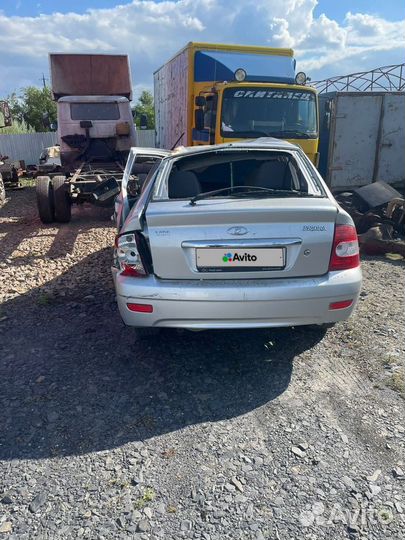 LADA Priora 1.6 МТ, 2011, битый, 180 000 км