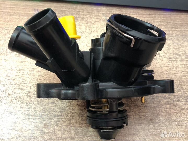 Корпус термостата Mercedes A2712000315