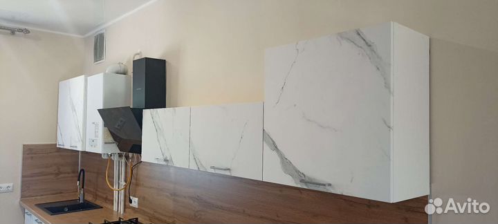 Кухонный гарнитур белый мрамор