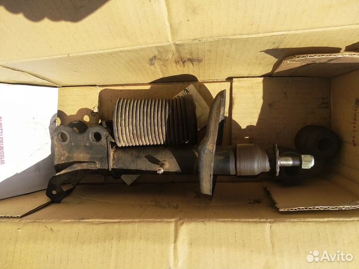 Стойки передние Toyota