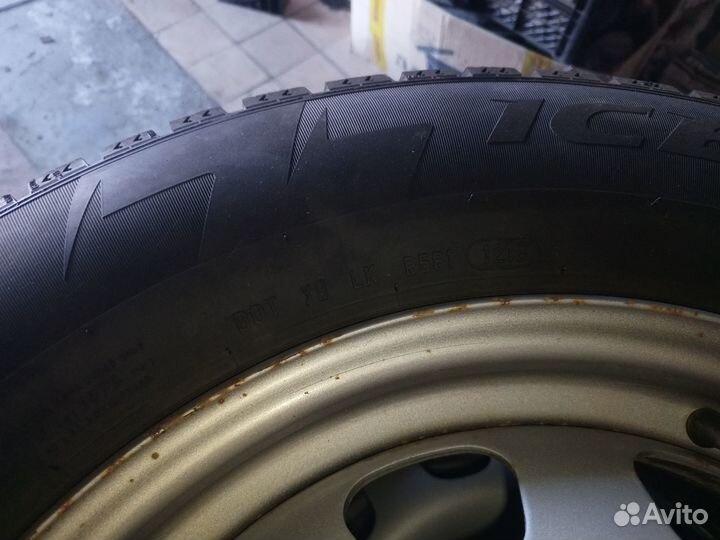 Pirelli Ice Zero 215/65 R16