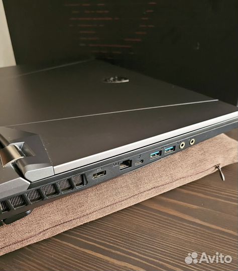 MSI gт76 Тitan dт 10SGS-023RU 10900K 2080Super