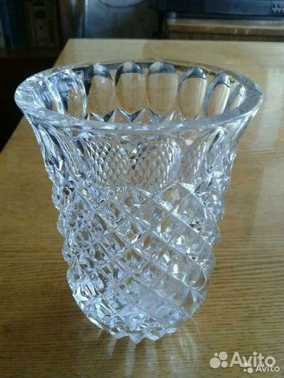 Хрустальные вазы и салатницы