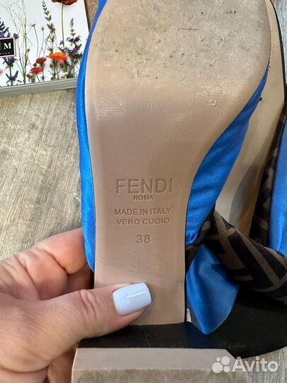 Босоножки fendi