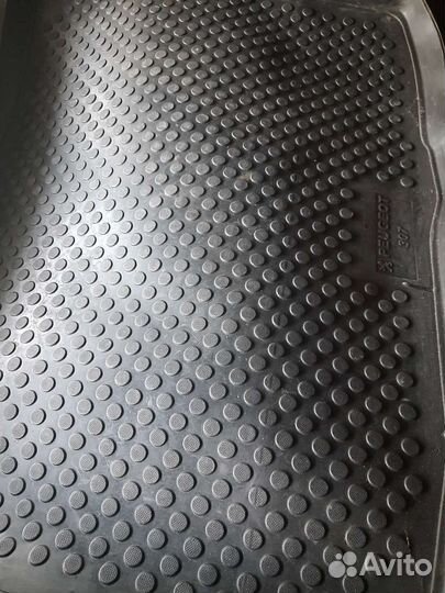 Коврики в багажник автомобильные