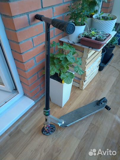 Трюковой самокат парковый