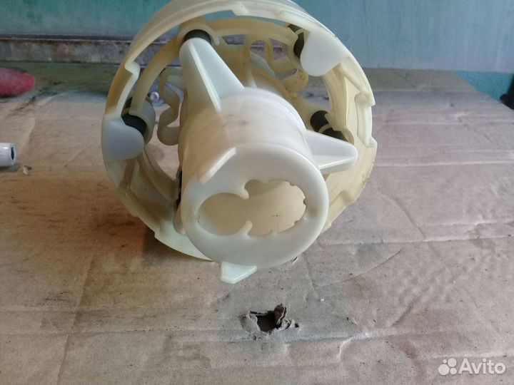 Нижняя часть бензонасоса Volkswagen Passat B5