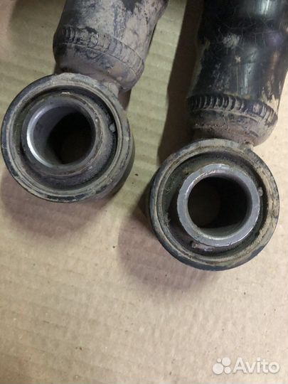 Задний амортизатор Toyota Voxy Azr 60