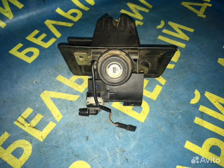 Замок крышки багажника Mercedes Benz W210