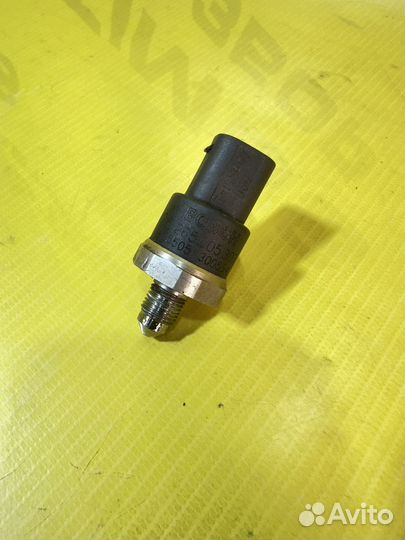 Датчик давления тормозной жидкости VW Passat B5