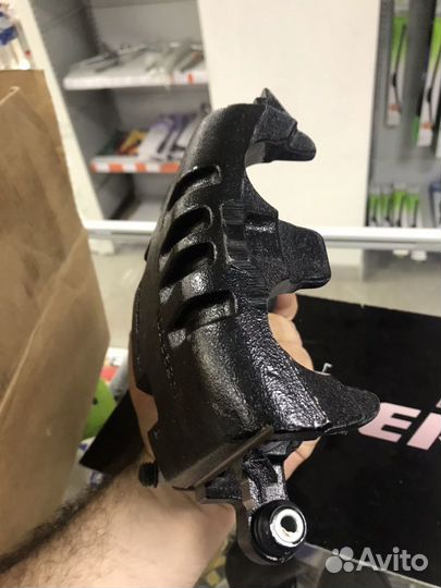 Продам суппорт 05104759aa Dodge RAM