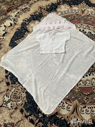 Уголок пеленка и распашонка и шапочка