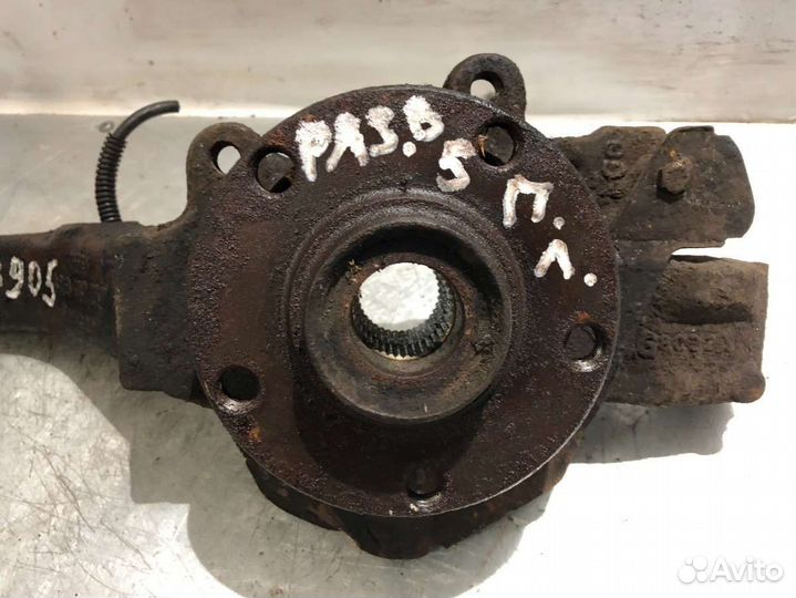 Ступица передняя левая volkswagen passat b5 8d0407257