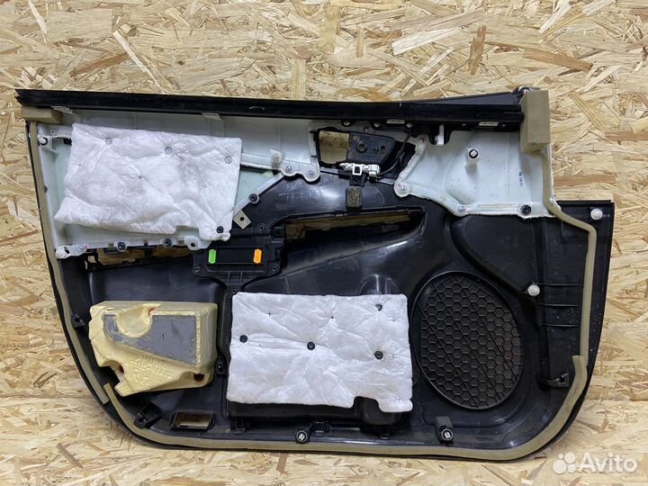 Обшивка двери передняя правая Toyota Camry 55