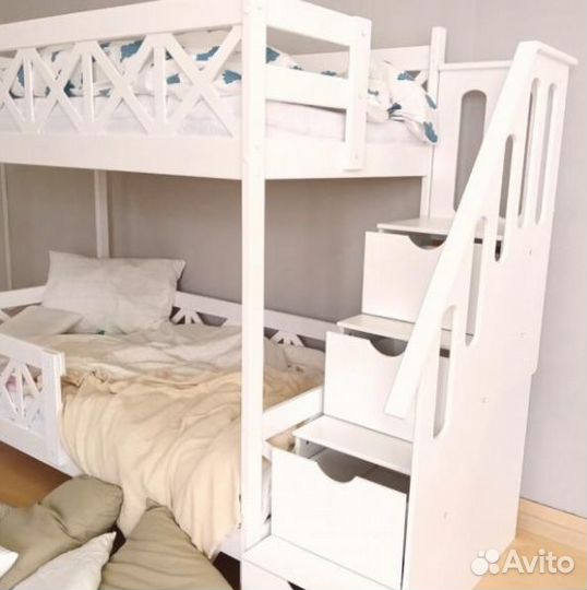 Двухъярусная кровать
