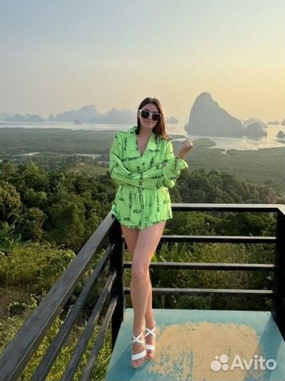 Летний костюм с рубашкой и шортами