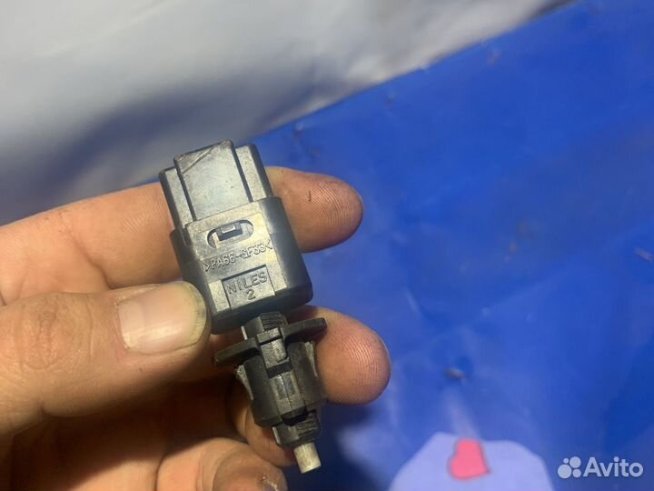 Концевик под педаль тормоза nissan presage tnu31