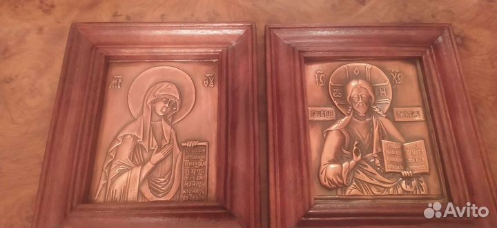 Икона в деревянном окладе