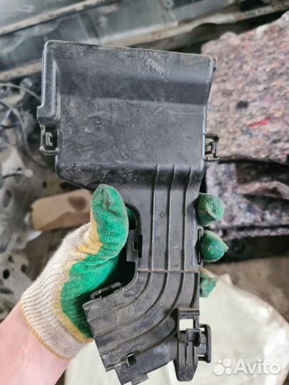 Корпус блока предохранителей Renault Fluence седан