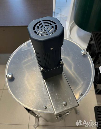 Медогонка электрическая двух рамочная и четырех