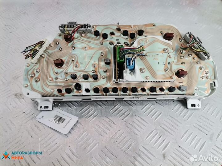 Щиток приборов (приборная панель) Subaru Legacy 2