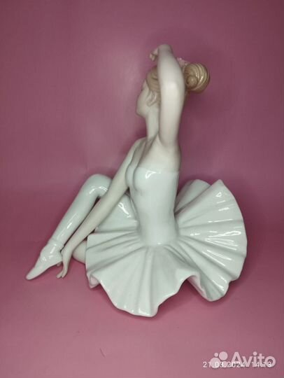 Балерина. Фарфоровая статуэтка