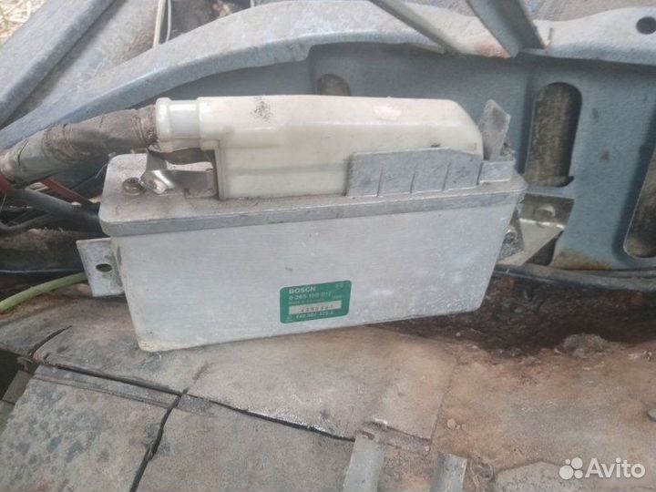 Блок электронный Audi 100 44