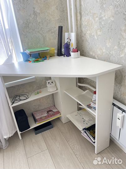 Угловой письменный стол