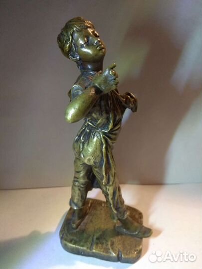 Статуэтка. Бронза
