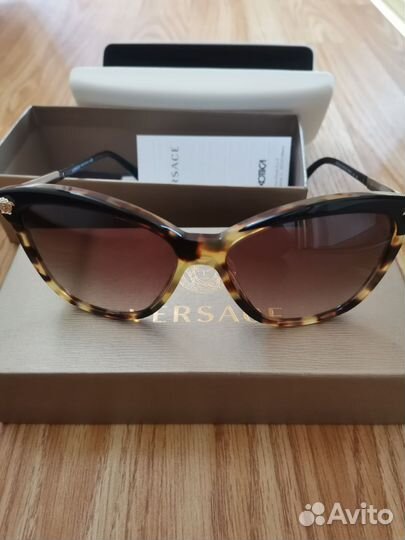 Солнцезащитные очки женские италия