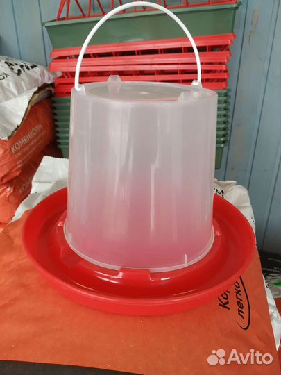 Комбикорм, кормушки, поилки