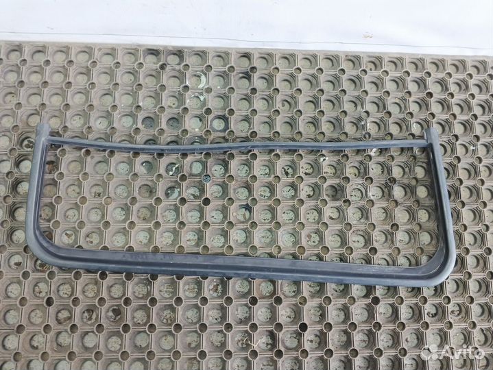 Уплотнитель форточки двери правой