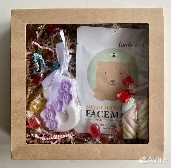 Подарок на 8 марта набор косметики