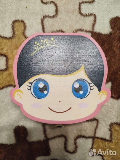 Деревянная шкатулка