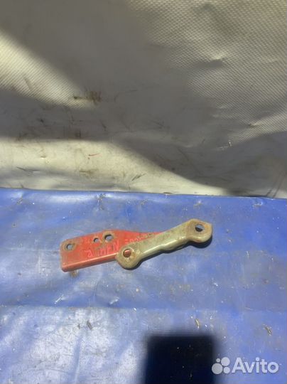 Петля капота правая nissan sunny n14