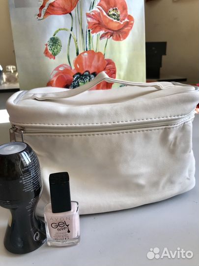 Косметички: белая или чёрная. Avon, в упаковке