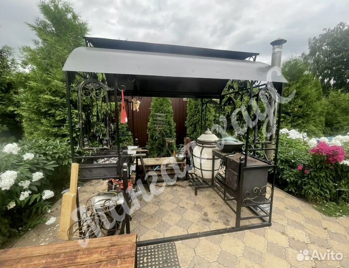 Мангал с крышей