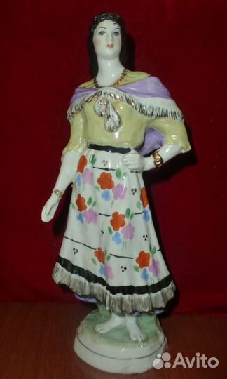 Фарфор Цыганка стоящая Земфира 25 см Дулево 1953 г