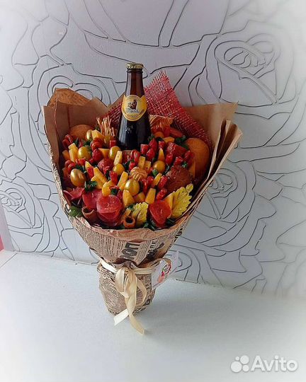 Букет, конверт, ящик для мужчины