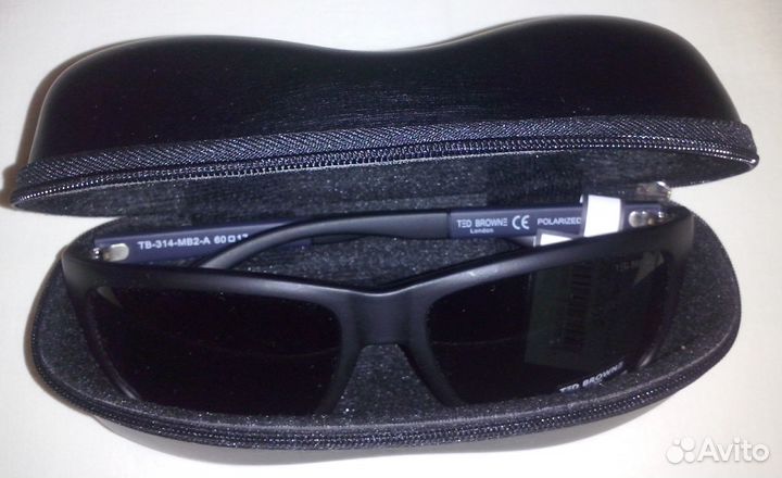 Очки солнцезащитные с чехлом