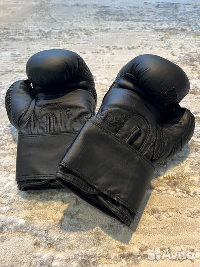 Боксерские перчатки 10 oz